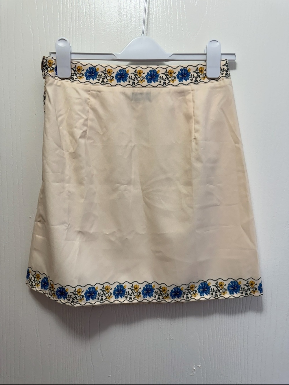 Cupshe Turquoise Tides Floral Wrap Mini Skirt Cream Blue Cottagecore Size Small - Picture 2 of 4